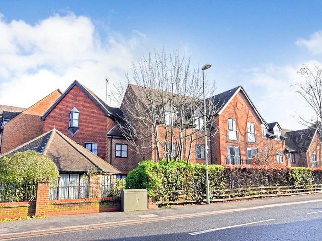 Flat for sale in Fleet, Hart