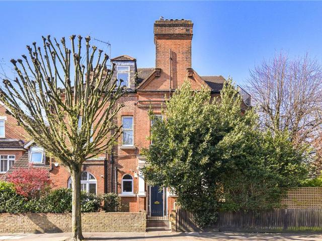 Flat for sale in Balham, Greater London