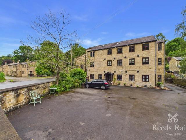 Flat for sale in Luddenden, West Yorkshire