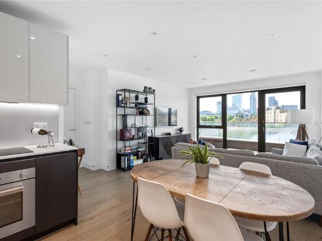 Flat for sale in Whitechapel, Greater London