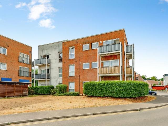 Flat for sale in Red Hill, Surrey