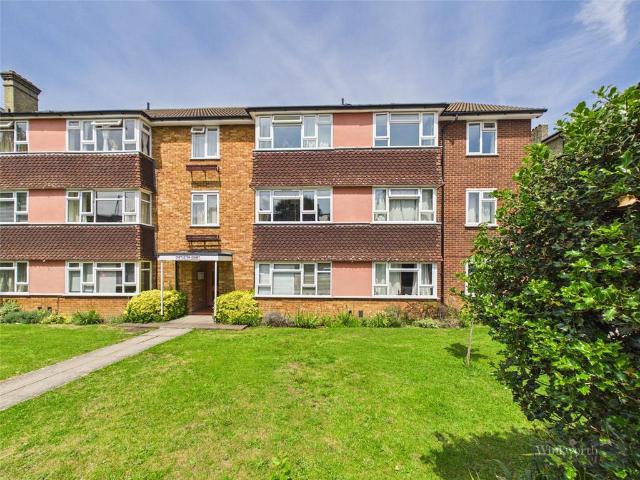 Flat for sale in Royal Borough of Kingston upon Thames, Greater London