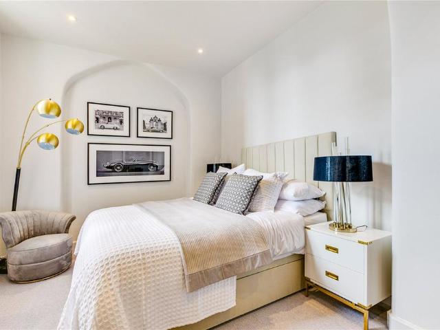 Flat for sale in Springfield Village, Greater London