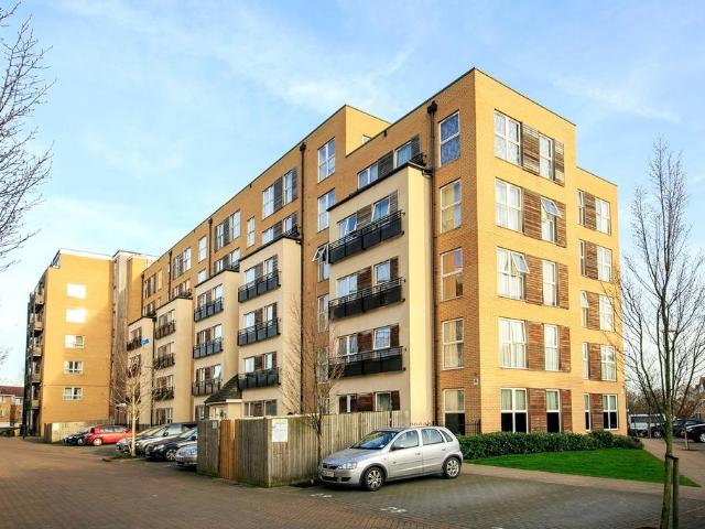 Flat for sale in London Borough of Hounslow, Spring Grove