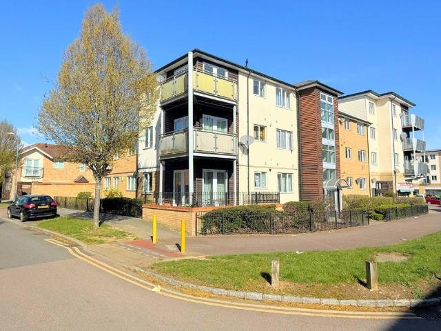Flat for sale in Monkston Park, Milton Keynes