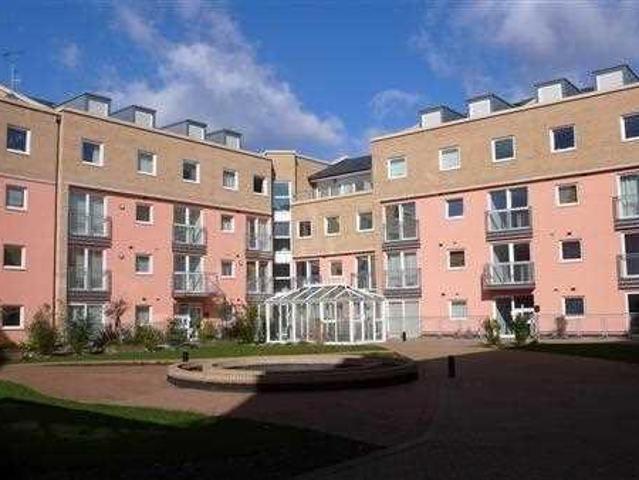 Flat for sale in London Borough of Hounslow, Greater London
