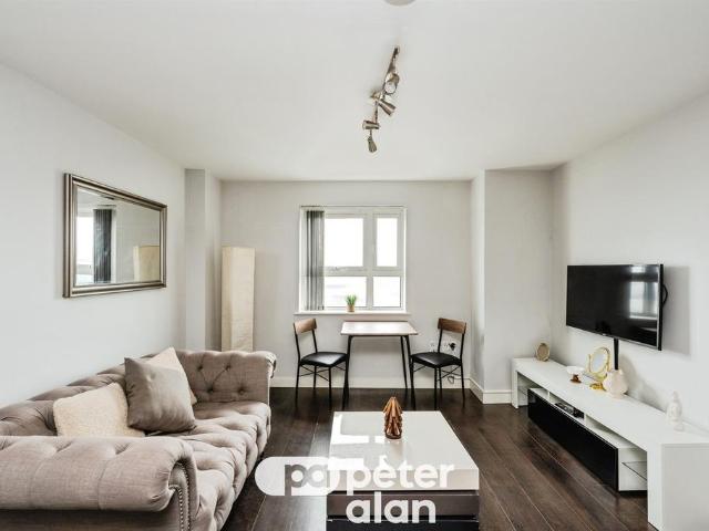 Flat for sale in Mount Pleasant, Nangreaves