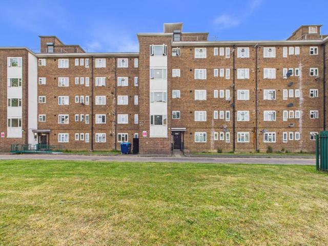 Flat for sale in Avery Hill, Greater London