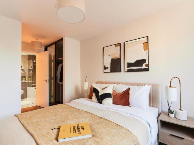 Flat for sale in St Albans, Five Acres