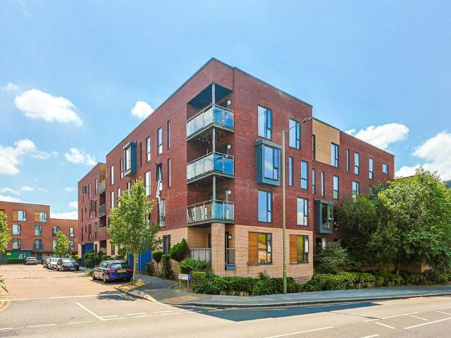 Flat for sale in Colindale, Greater London