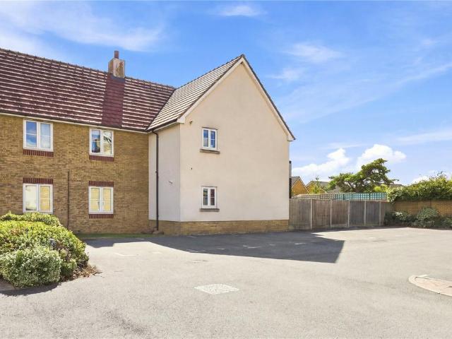 Flat for sale in Barling, Essex