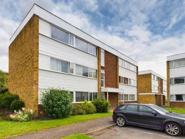 Flat for sale in Row Town, Surrey