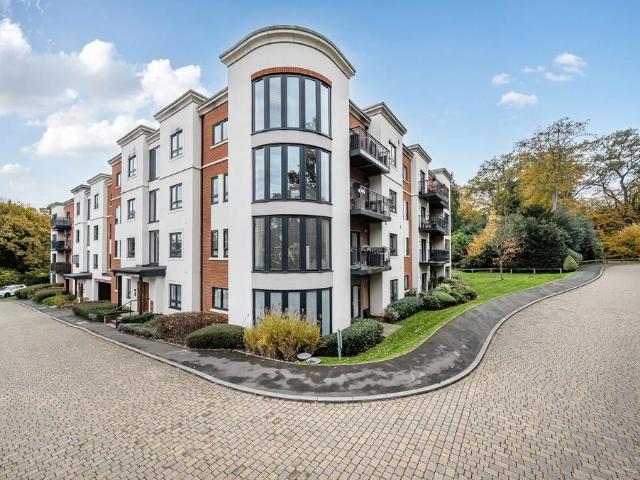 Flat for sale in Temple Park, Binfield
