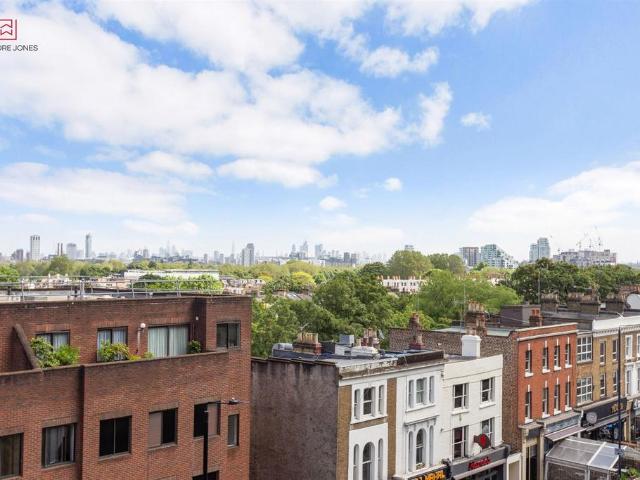Flat for sale in Putney, Greater London