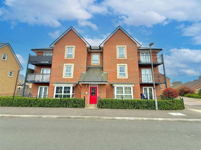 Flat for sale in Brooklands, Milton Keynes