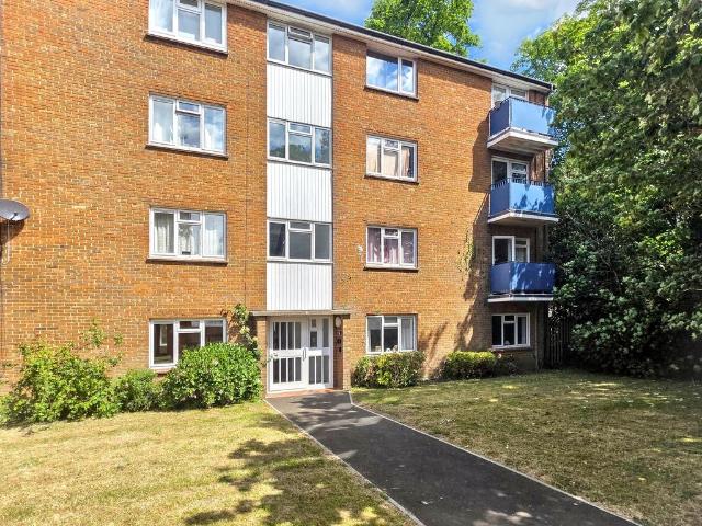Flat for sale in Southborough, Sandown Park