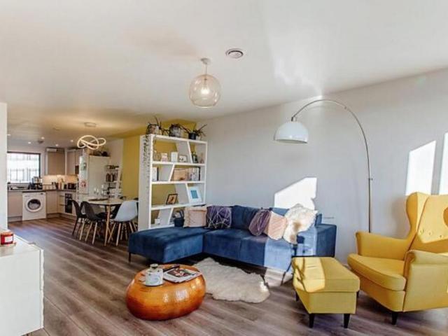 Flat for sale in Milton, Alton Barnes
