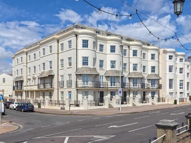 Flat for sale in West Worthing, Worthing