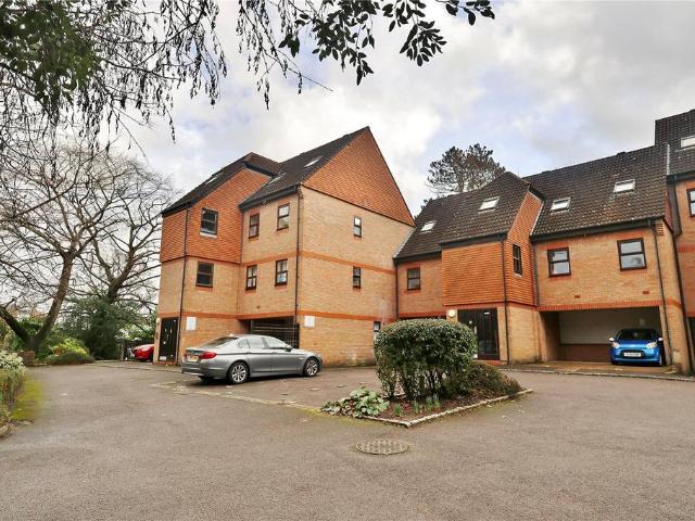 Flat for sale in Horsell, Woking