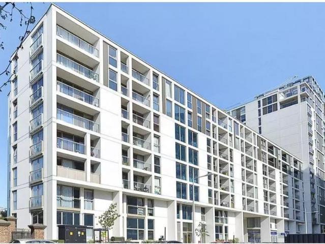 Flat for sale in Millwall, Greater London
