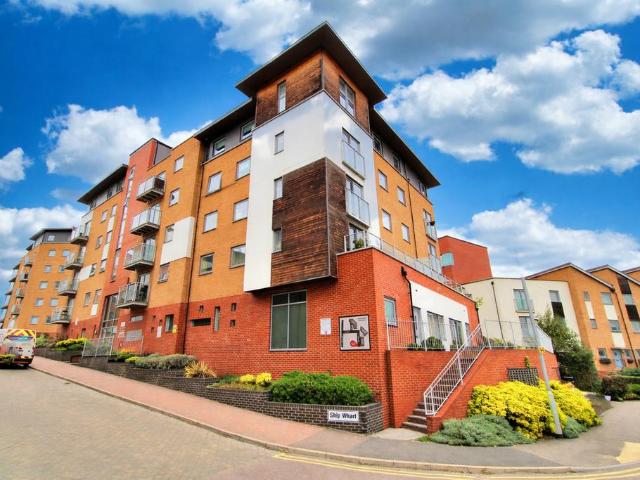 Flat for sale in Hythe, Fordham Heath