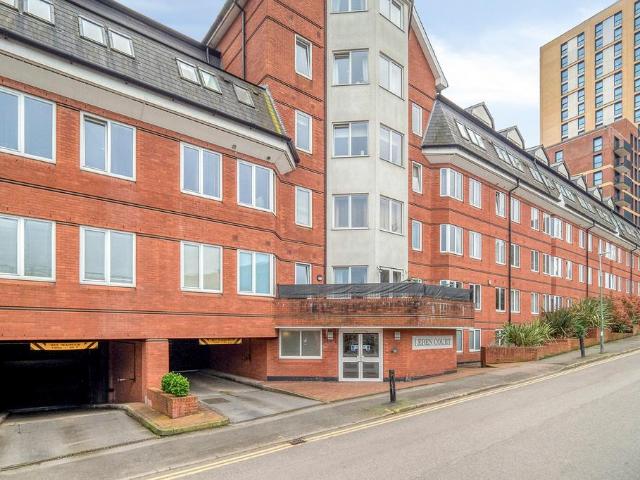 Flat for sale in Greater London