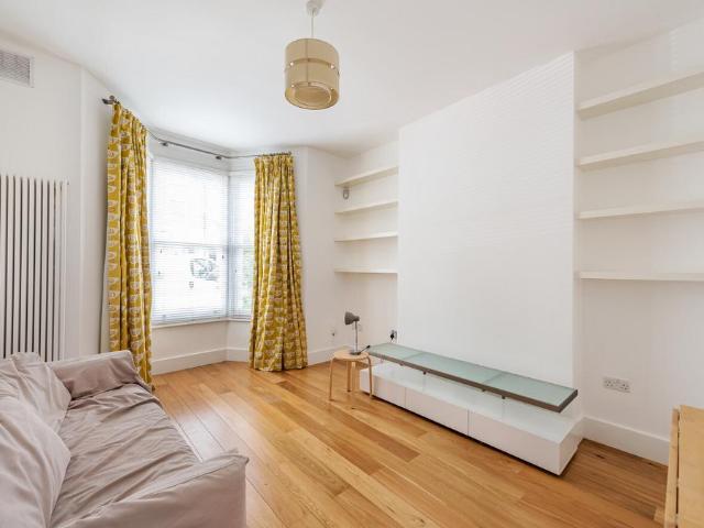 Flat for sale in Kilburn, Greater London