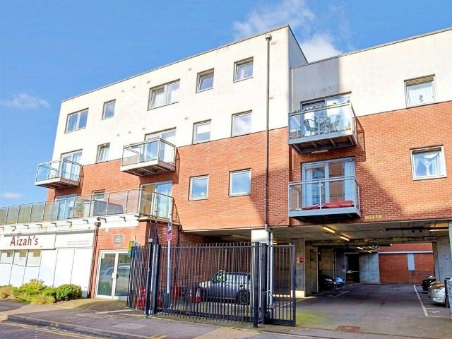 Flat for sale in Wealdstone, Greater London