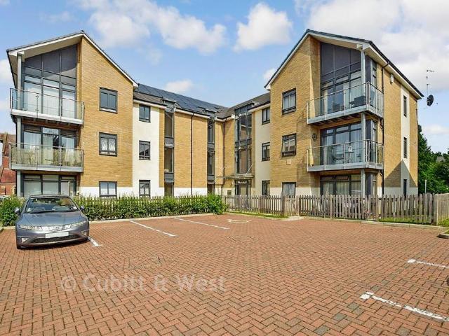 Flat for sale in Red Hill, Surrey