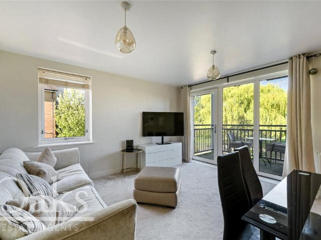 Flat for sale in London Borough of Croydon, South Norwood