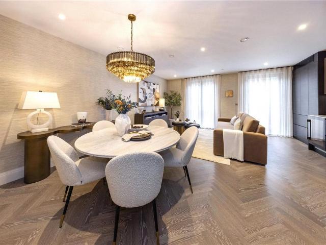 Flat for sale in Paddington, Greater London