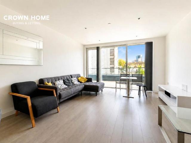 Flat for sale in Woodberry Down, Stamford Hill