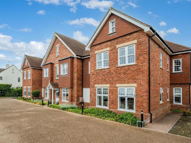 Flat for sale in Limpsfield, Tandridge