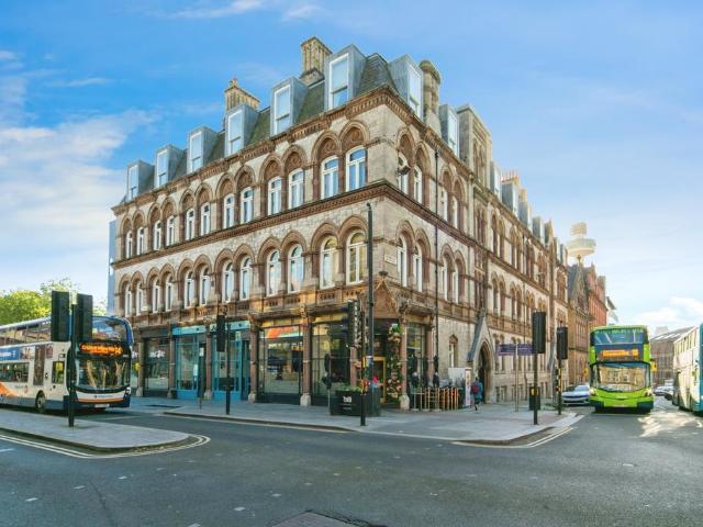 Flat for sale in Calderstones