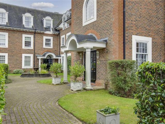 Flat for sale in Beaconsfield, Beaconsfield