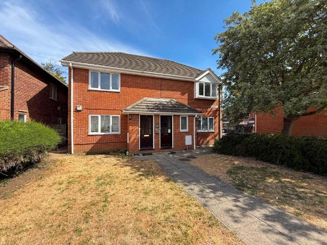 Flat for sale in Aylesbury, Buckinghamshire