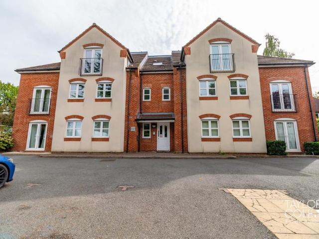 Flat for sale in Kettlebrook, Staffordshire