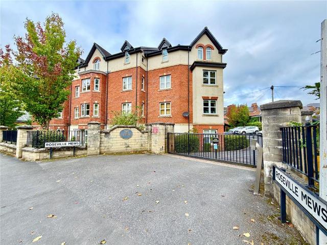 Flat for sale in Sale, Trafford