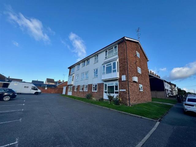 Flat for sale in Burnham-on-Crouch, Maldon