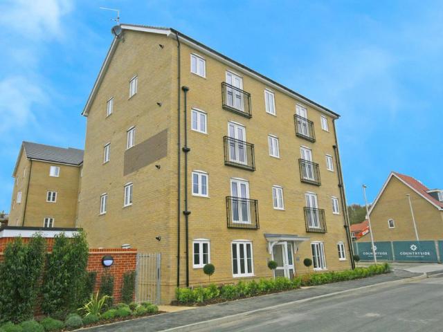 Flat for sale in Greater London