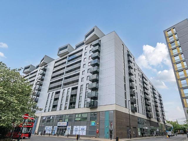 Flat for sale in London Borough of Lewisham, Deptford