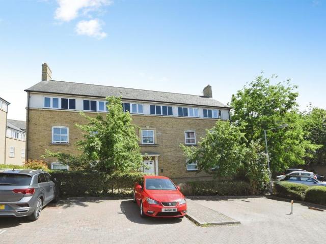 Flat for sale in Bocking, Chipping Hill