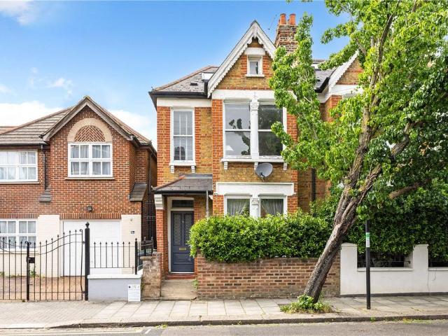 Flat for sale in Clapham, Greater London
