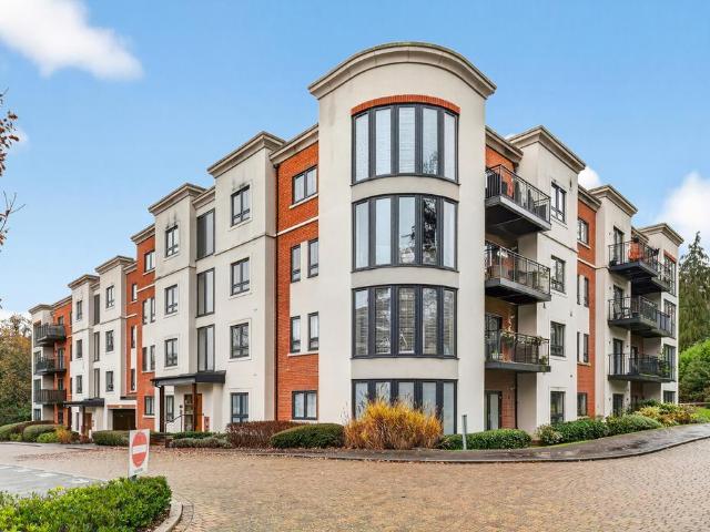 Flat for sale in Binfield