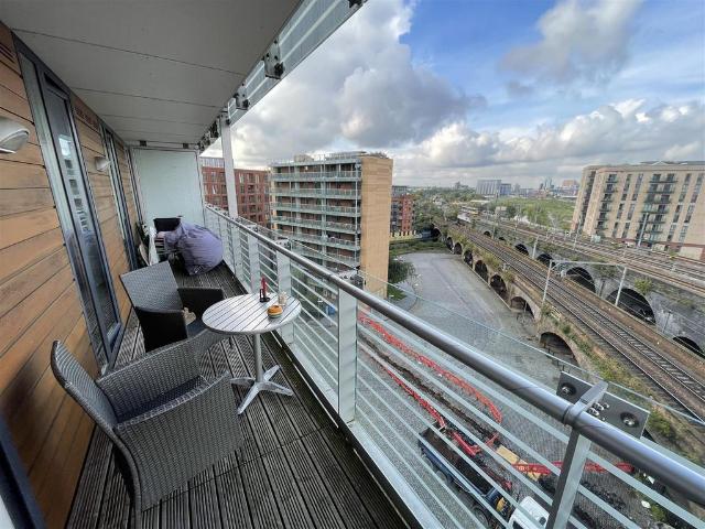 Flat for sale in Hulme, Georgia