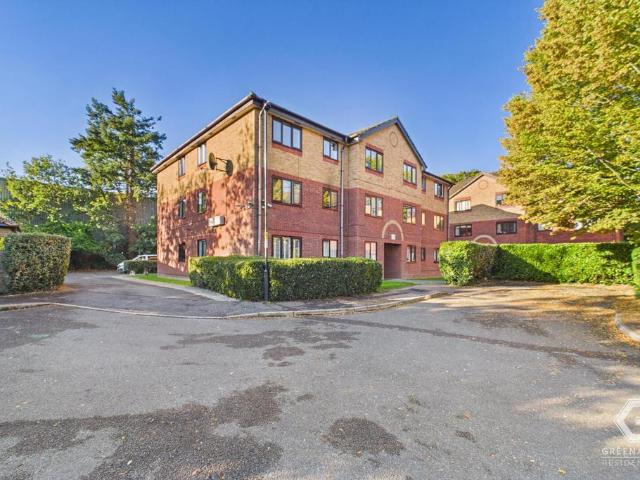 Flat for sale in Northgate, Crawley