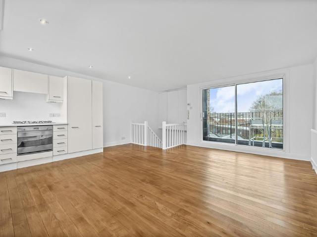 Flat for sale in Chalk Farm, Greater London