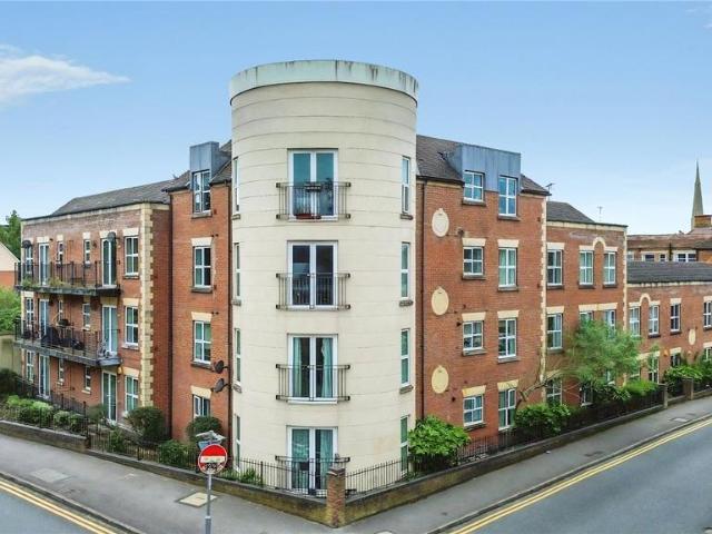 Flat for sale in Reading