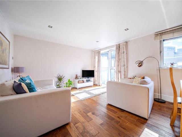 Flat for sale in Greenwich Town Centre, Greater London