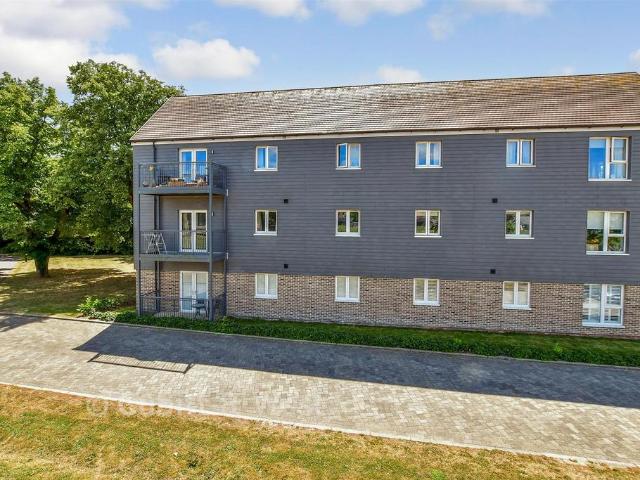 Flat for sale in Chichester, Littlecote